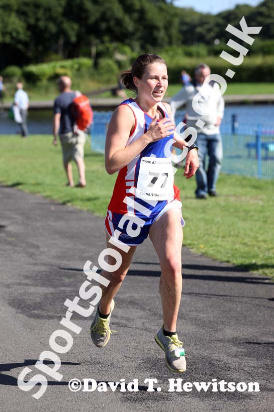Mereike Jakschik (Newcastle University) 3rd in the Tyne Bridge Harriers Exhibition Park 5k, Newcastle.